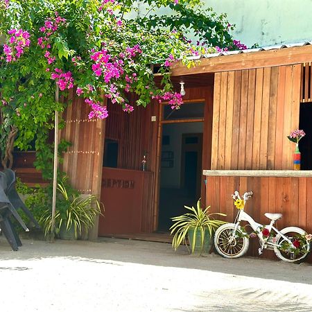 Leisure Inn Guest House Bodufolhudhoo Exterior foto